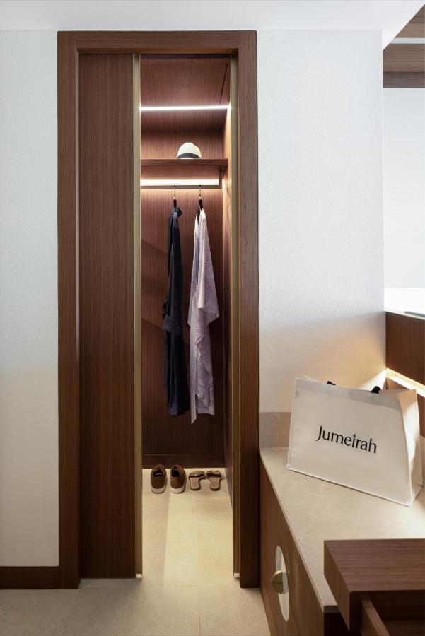Jumeirah Gulf Of Bahrain Manama Exterior photo Jumeirah shopping bag