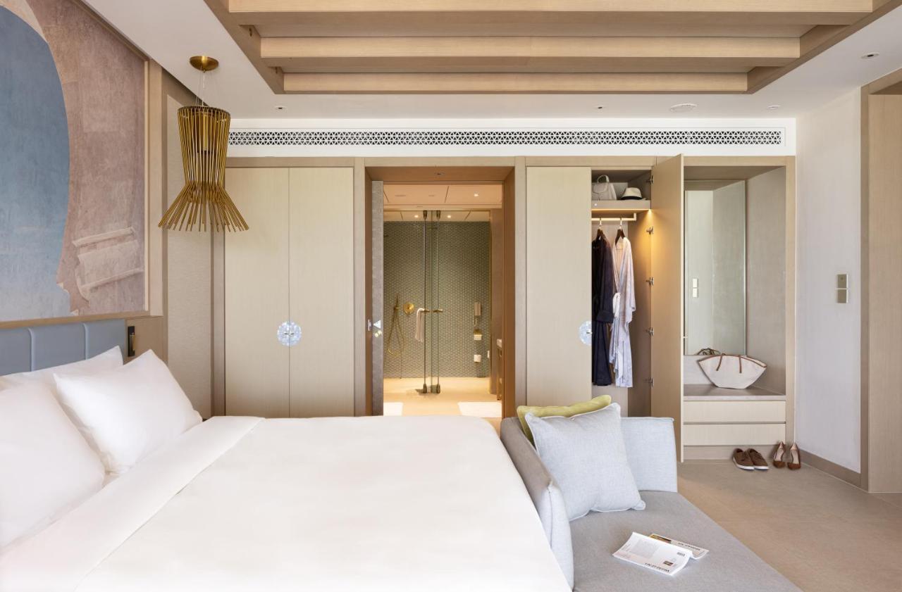 Jumeirah Gulf Of Bahrain Manama Exterior photo Deluxe Room