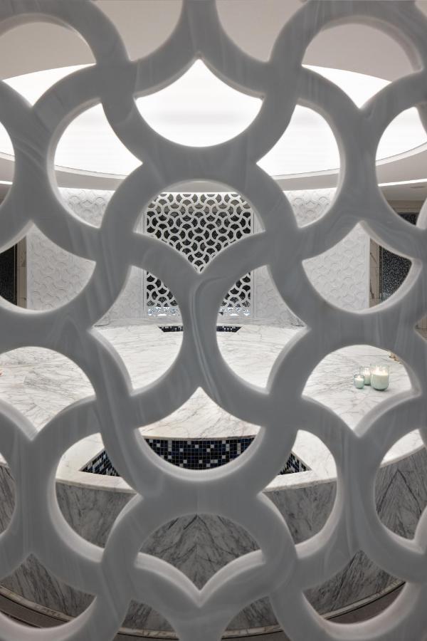 Jumeirah Gulf Of Bahrain Manama Exterior photo Interior of the mosque