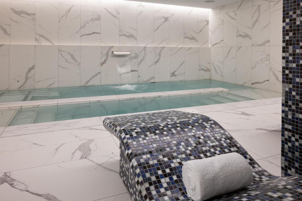 Jumeirah Gulf Of Bahrain Manama Exterior photo A Turkish bath in a hotel in Istanbul
