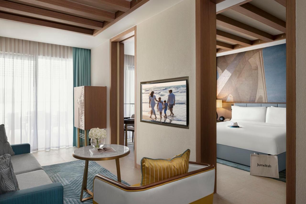 Jumeirah Gulf Of Bahrain Manama Exterior photo A room at the hotel