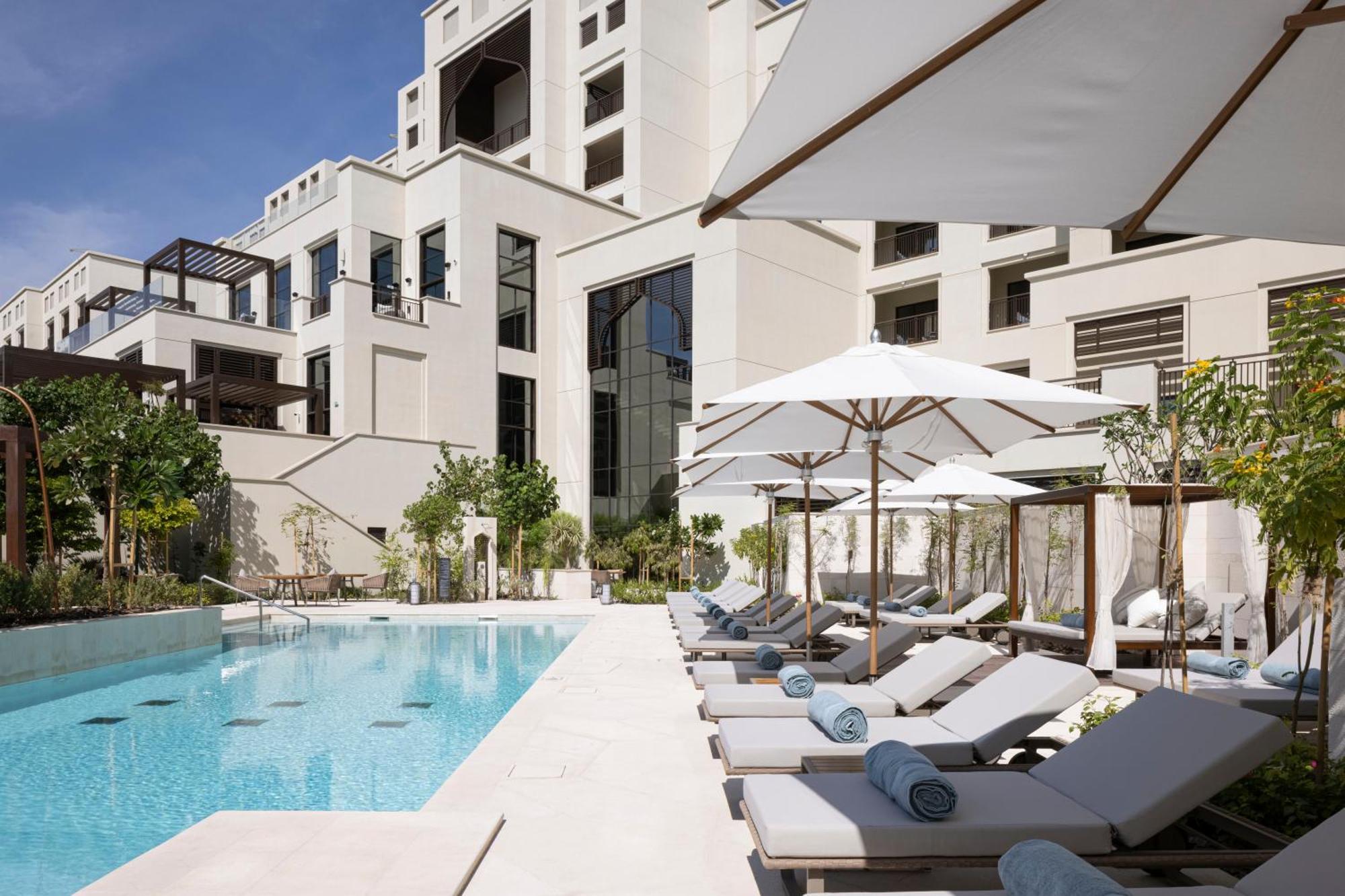 Jumeirah Gulf Of Bahrain Manama Exterior photo The pool at the Four Seasons Hotel