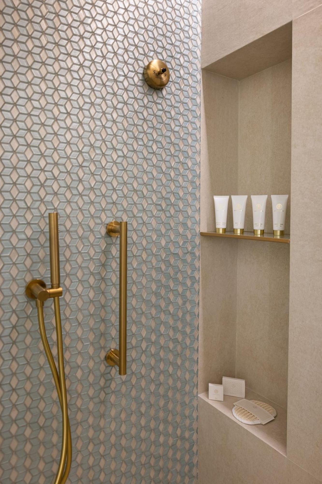 Jumeirah Gulf Of Bahrain Manama Exterior photo Showering in a hotel